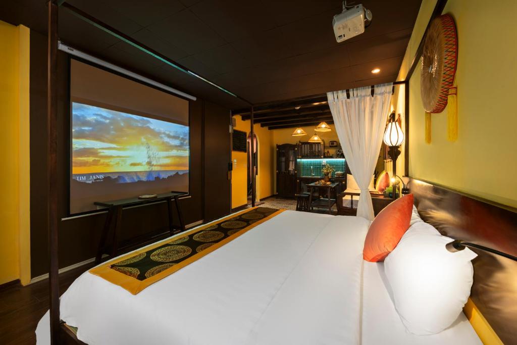 Old Quarter Lux Boutique Train View Studio Retreat – Hanoi